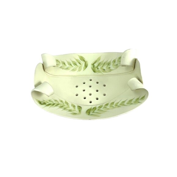 Hilborn Footed Ceramic Berry Bowl With Leaf Design - Picture 2 of 10